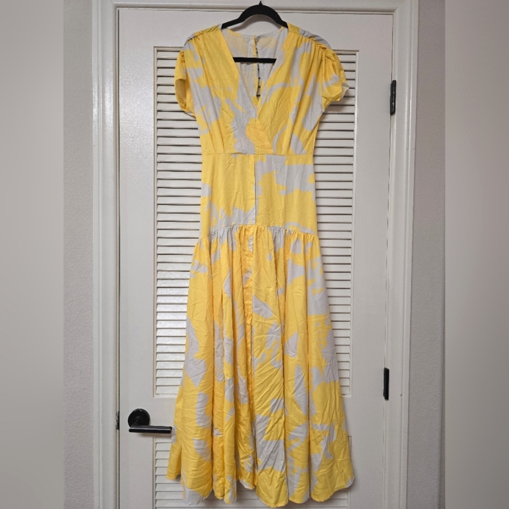 White & Yellow V-Neck Lightweight Short-Sleeve Maxi Dress With Leg Slit